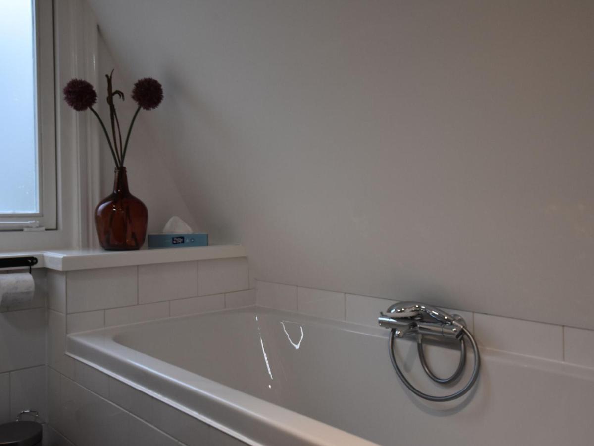 Charming Holiday Home In Egmond Aan Zee Near Seabeach Экстерьер фото